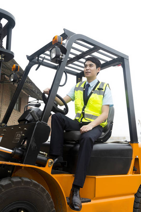 东方人,成年人,一个人,工厂,坐,搬运,微笑,竖图,彩色,室外,白天,工作服,制服,满意,幸福,骄傲,安全,信心,技术,科技,北京,中国,亚洲,堆积,工作,图片,防护,年轻,仓库,黄种人,现代,货物,车,工人,交通工具,驾驶,行业,职业,健康,机械,工程车,活力,自信,工业,运输,摄影,储藏,搬运工,保护,铲车,存储,厂房,工程,叉车,交易,效率,储存,货运,运送,载具,保险,专业,分配,搬运车,单人,流转,装卸,东亚,操控,物流,保全,周全,安稳,安定,可靠,乐观,交通运输,责任,工作车,产业,单独,平安,认真,男人,男性,年轻男性,亚洲人,中国人,年轻人,全身,商业,工地,贮存,电动叉车,bj174