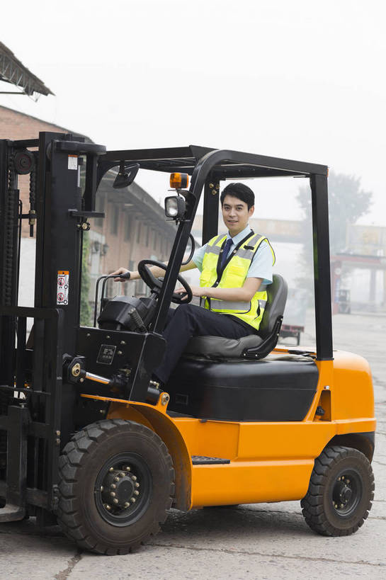 东方人,成年人,一个人,工厂,坐,搬运,竖图,彩色,室外,白天,工作服,制服,满意,幸福,骄傲,安全,信心,技术,科技,北京,中国,亚洲,堆积,工作,图片,防护,年轻,仓库,黄种人,现代,货物,车,工人,交通工具,驾驶,行业,职业,健康,机械,工程车,活力,专注,自信,工业,运输,摄影,储藏,搬运工,保护,铲车,存储,厂房,工程,叉车,交易,效率,储存,货运,运送,载具,保险,专业,分配,搬运车,单人,流转,装卸,东亚,操控,物流,保全,周全,安稳,安定,可靠,乐观,交通运输,责任,工作车,产业,单独,平安,认真,男人,男性,年轻男性,亚洲人,中国人,年轻人,全身,商业,工地,贮存,电动叉车,bj174