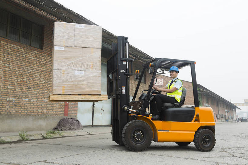 东方人,成年人,一个人,工厂,坐,搬运,横图,彩色,室外,白天,工作服,制服,满意,幸福,骄傲,安全,信心,技术,科技,北京,中国,亚洲,许多,堆积,工作,图片,纸箱,防护,很多,年轻,仓库,黄种人,现代,货物,车,工人,交通工具,驾驶,行业,职业,健康,机械,工程车,活力,自信,工业,运输,摄影,储藏,搬运工,保护,铲车,存储,厂房,工程,叉车,交易,效率,储存,货运,运送,载具,保险,专业,分配,搬运车,单人,流转,装卸,东亚,操控,物流,保全,周全,安稳,安定,可靠,乐观,交通运输,责任,工作车,产业,单独,平安,认真,男人,男性,年轻男性,亚洲人,中国人,年轻人,全身,商业,工地,贮存,电动叉车,bj174