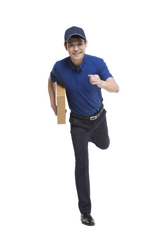 东方人,成年人,一个人,站,跑,微笑,竖图,彩色,室内,白天,留白,抠图,白色背景,工作服,制服,满意,幸福,骄傲,安全,信心,科技,帽子,北京,中国,亚洲,工作,棒球帽,包裹,图片,邮件,纸盒,防护,年轻,速度,黄种人,现代,盒子,奔跑,快递员,行业,职业,健康,便捷,活力,自信,服务,工业,运输,摄影,抱着,保护,效率,货运,保险,专业,快递,送货,单人,东亚,物流,保全,周全,安稳,安定,可靠,乐观,责任,产业,单独,平安,认真,男人,男性,年轻男性,亚洲人,中国人,年轻人,全身,影棚拍摄,商业,服务业,递送,bj174