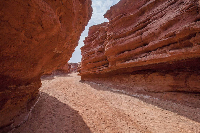 无人,横图,室外,白天,仰视,旅游,度假,神秘,美景,沙漠,山,山脉,峡谷,日光,中国,亚洲,壮观,地形,景点,景观,山路,娱乐,东方,红色,风景,自然,享受,休闲,景色,放松,幻想,蒙,摄影,风光,干旱,自然风光,神奇,外景,东亚,地貌,丹霞地貌,内蒙古,出色,杰出,卓越,奇妙,中华人民共和国,华北地区,内蒙古自治区,阿拉善,阿拉善盟,独特,地质学,彩图,旅行,地势,阿拉善左旗,敖伦布拉格镇,梦幻大峡谷,梦幻峡谷,bj174