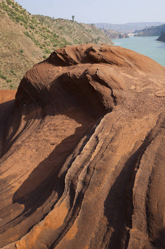 无人,竖图,全景,室外,白天,正面,旅游,度假,美景,山,山脉,峡谷,日光,中国,亚洲,壮观,地形,景点,景观,山路,娱乐,东方,红色,风景,自然,享受,休闲,景色,放松,幻想,摄影,风光,干旱,自然风光,神奇,外景,东亚,地貌,丹霞地貌,陕西,陕西省,出色,杰出,卓越,奇妙,中华人民共和国,西北地区,陕,榆林,榆林市,独特,地质学,波浪谷,彩图,旅行,红砂岩,地势,靖边,靖边县,bj174