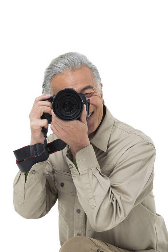 东方人,成年人,老年人,头发,一个人,摄影师,蹲,微笑,竖图,彩色,照片,白色背景,旅游,度假,快乐,幸福,秋季,北京,中国,亚洲,游客,服装,节日,庆祝,图片,年轻,生活,注视,休闲装,黄种人,文化,娱乐,一个,拍照,衣服,白色,春季,观察,看,郊游,庆典,休闲,游玩,健康,休闲服,放松,活力,精神,乐趣,自信,摄影,服饰,生活方式,单个,观看,纪念,单反相机,假期,察看,退休,享乐,愉悦,关注,娱乐活动,爱好,玩乐,户外运动,单人,周末,东亚,摄影器材,重阳节,乐观,单独,无忧无虑,老年男性,男人,男性,亚洲人,中国人,照相机,半身,影棚拍摄,旅行,欢乐,开心,愉快,拍摄,照相,登高节,老年节,运动装,bj174