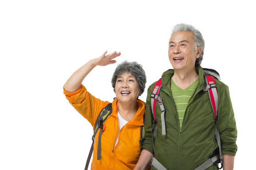 东方人,成年人,老年人,头发,两个人,家庭,夫妻,丈夫,妻子,站,握手,笑,微笑,露齿笑,横图,彩色,照片,白色背景,爱情,锻炼,旅游,度假,快乐,兴奋,幸福,秋季,北京,中国,亚洲,游客,眺望,服装,节日,庆祝,并排,图片,浪漫,年轻,生活,注视,休闲装,黄种人,文化,娱乐,衣服,白色,背包,春季,观察,看,牵手,手势,郊游,庆典,休闲,游玩,健康,温暖,温馨,一家人,休闲服,恩爱,放松,活力,精神,乐趣,亲密,自信,遮,遮掩,恋人,摄影,服饰,生活方式,观看,靠近,纪念,和睦,假期,察看,退休,掩盖,享乐,遮挡,愉悦,关爱,关注,娱乐活动,亲近,亲情,爱好,玩乐,户外运动,装备,周末,东亚,遮盖,陪同,重阳节,掩饰,乐观,视野,陪伴,无忧无虑,老年男性,老年女性,男人,男性,女人,女性,亚洲人,中国人,夫妇,情侣,搀手,拉手,手搀手,手拉手,手牵手,手握手,全身,影棚拍摄,旅行,爱,欢乐,开心,愉快,登高节,老年节,伴侣,融洽,打手势,运动装,伴随,bj174
