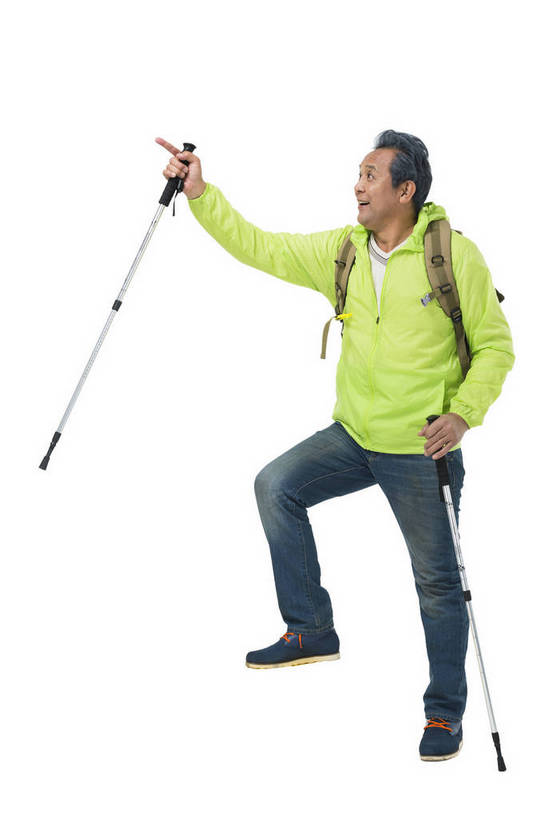 东方人,头发,一个人,攀登,微笑,竖图,彩色,照片,白色背景,锻炼,旅游,度假,快乐,探险,幸福,秋季,北京,中国,亚洲,眺望,指,服装,节日,庆祝,图片,年轻,生活,注视,休闲装,黄种人,方向,文化,娱乐,一个,衣服,白色,背包,春季,观察,看,手势,郊游,庆典,休闲,游玩,健康,休闲服,放松,活力,精神,乐趣,力量,自信,望,摄影,服饰,生活方式,单个,拐杖,观看,纪念,手杖,假期,察看,退休,享乐,指向,愉悦,食指,关注,娱乐活动,爱好,玩乐,户外运动,装备,单人,挑战,周末,东亚,重阳节,乐观,单独,无忧无虑,亚洲人,中国人,步行,登山,爬山,全身,影棚拍摄,旅行,欢乐,开心,愉快,登高节,老年节,打手势,运动装,bj174