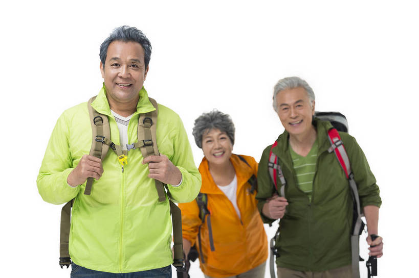 东方人,成年人,老年人,头发,三个人,人群,伙伴,朋友,站,握手,微笑,横图,彩色,照片,白色背景,锻炼,旅游,度假,快乐,友谊,幸福,秋季,北京,中国,亚洲,勾,挽,服装,节日,庆祝,并排,图片,年轻,生活,注视,休闲装,黄种人,文化,娱乐,衣服,白色,背包,观察,看,郊游,庆典,休闲,游玩,健康,休闲服,放松,活力,精神,乐趣,亲密,自信,勾着,摄影,服饰,生活方式,拐杖,观看,靠近,纪念,手杖,假期,察看,退休,搀扶,享乐,愉悦,关爱,关注,娱乐活动,亲近,爱好,玩乐,户外运动,结伴,装备,挽着,周末,东亚,陪同,重阳节,情感,乐观,陪伴,无忧无虑,友情,老年男性,老年女性,男人,男性,女人,女性,亚洲人,中国人,步行,搀手,拉手,手搀手,手拉手,手牵手,手握手,半身,影棚拍摄,旅行,欢乐,开心,愉快,登高节,老年节,运动装,伴随,bj174
