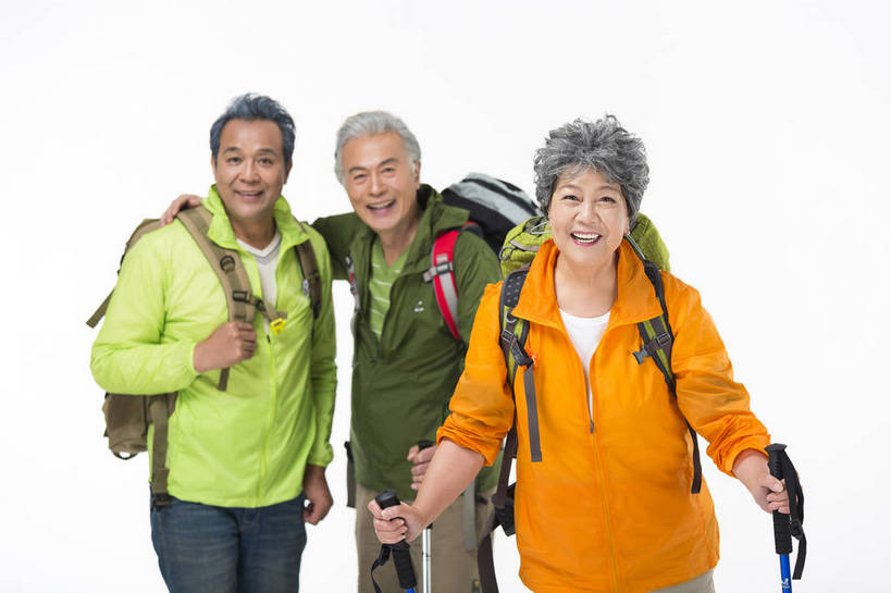 东方人,成年人,老年人,头发,三个人,人群,伙伴,朋友,站,微笑,横图,彩色,照片,白色背景,锻炼,旅游,度假,快乐,友谊,幸福,秋季,北京,中国,亚洲,服装,节日,庆祝,并排,图片,年轻,生活,注视,休闲装,黄种人,文化,娱乐,衣服,白色,背包,观察,看,郊游,庆典,休闲,游玩,健康,休闲服,放松,活力,精神,乐趣,亲密,自信,摄影,服饰,生活方式,拐杖,搭肩,观看,靠近,纪念,手杖,假期,察看,退休,享乐,愉悦,关爱,关注,娱乐活动,亲近,爱好,玩乐,户外运动,结伴,装备,周末,东亚,陪同,重阳节,情感,乐观,陪伴,无忧无虑,友情,老年男性,老年女性,男人,男性,女人,女性,亚洲人,中国人,步行,半身,影棚拍摄,旅行,欢乐,开心,愉快,登高节,老年节,运动装,伴随,bj174