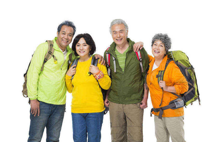 东方人,成年人,中年人,老年人,头发,四个人,人群,伙伴,朋友,站,笑,微笑,露齿笑,横图,彩色,照片,白色背景,锻炼,旅游,度假,快乐,友谊,幸福,团队,秋季,北京,中国,亚洲,服装,节日,庆祝,并排,图片,年轻,生活,注视,休闲装,黄种人,文化,娱乐,衣服,白色,背包,春季,观察,看,郊游,庆典,休闲,游玩,健康,休闲服,放松,活力,精神,乐趣,亲密,自信,摄影,服饰,生活方式,搭肩,观看,靠近,纪念,假期,察看,退休,享乐,愉悦,关爱,关注,娱乐活动,亲近,爱好,玩乐,户外运动,结伴,装备,周末,东亚,陪同,重阳节,情感,乐观,陪伴,无忧无虑,友情,老年男性,老年女性,男人,男性,女人,女性,亚洲人,中国人,半身,影棚拍摄,旅行,欢乐,开心,愉快,登高节,老年节,运动装,伴随,bj174