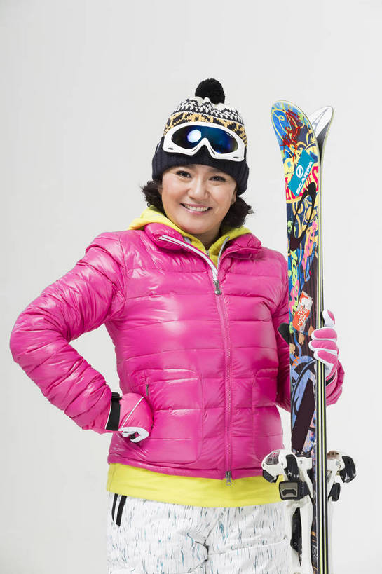 东方人,成年人,中年人,老年人,一个人,站,微笑,竖图,彩色,照片,白色背景,锻炼,旅游,度假,快乐,探险,幸福,安全,北京,中国,亚洲,服装,滑雪,图片,冬季,防护,年轻,生活,插腰,注视,休闲装,黄种人,娱乐,一个,衣服,手套,观察,看,郊游,休闲,游玩,健康,休闲服,放松,活力,精神,乐趣,自信,摄影,服饰,生活方式,单个,观看,羽绒服,保护,滑雪板,假期,察看,退休,享乐,愉悦,关注,娱乐活动,滑雪镜,滑雪帽,爱好,保险,玩乐,户外运动,装备,单人,防寒服,挑战,周末,东亚,保全,周全,安稳,安定,防护手套,乐观,冬季运动,单独,无忧无虑,平安,老年女性,女人,女性,亚洲人,中国人,半身,影棚拍摄,旅行,欢乐,开心,愉快,bj174