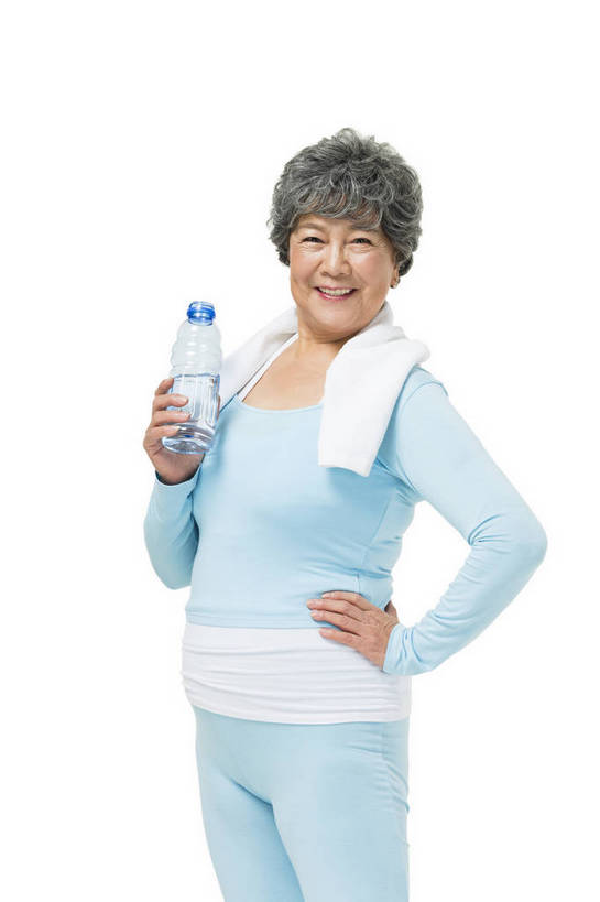 东方人,成年人,老年人,头发,一个人,站,微笑,竖图,彩色,照片,白色背景,运动服,锻炼,快乐,幸福,运动,水,北京,中国,亚洲,图片,液体,水滴,水瓶,年轻,生活,插腰,拿着,注视,黄种人,饮用水,一个,白色,瓶子,毛巾,观察,看,休闲,健康,放松,活力,精神,自信,摄影,生活方式,单个,观看,清爽,察看,退休,精力充沛,享乐,轻松,练习,愉悦,关注,清新,瑜伽服,单人,东亚,乐观,单独,老年女性,女人,女性,亚洲人,中国人,半身,影棚拍摄,健身,欢乐,开心,愉快,运动装,bj174