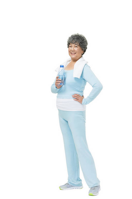 东方人,成年人,老年人,头发,一个人,站,微笑,竖图,彩色,照片,白色背景,运动服,锻炼,快乐,幸福,运动,水,北京,中国,亚洲,图片,液体,水滴,水瓶,年轻,生活,插腰,拿着,注视,黄种人,饮用水,一个,白色,瓶子,毛巾,观察,看,休闲,健康,放松,活力,精神,自信,摄影,生活方式,单个,观看,清爽,察看,退休,精力充沛,享乐,轻松,练习,愉悦,关注,清新,瑜伽服,单人,东亚,乐观,单独,老年女性,女人,女性,亚洲人,中国人,全身,影棚拍摄,健身,欢乐,开心,愉快,运动装,bj174