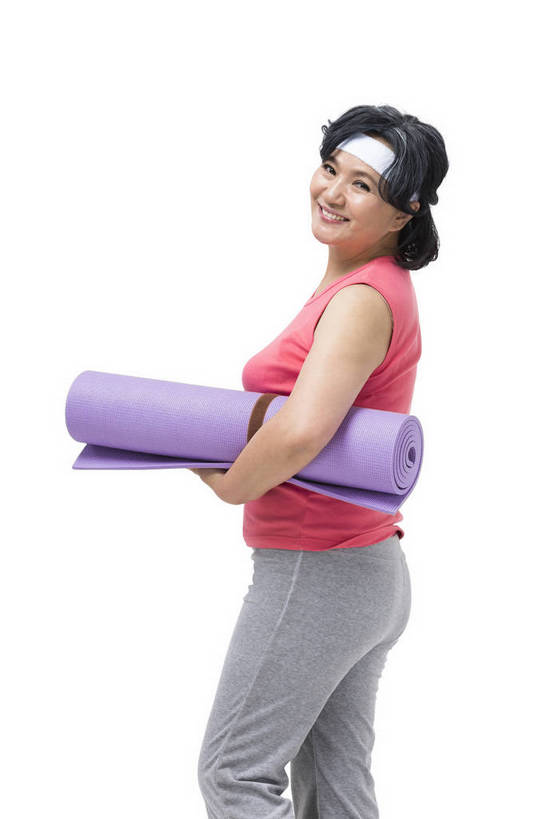 东方人,成年人,中年人,老年人,头发,一个人,站,微笑,竖图,彩色,照片,白色背景,运动服,锻炼,快乐,幸福,运动,北京,中国,亚洲,图片,年轻,生活,插腰,注视,黄种人,发带,一个,瑜伽垫,观察,看,休闲,健康,放松,活力,精神,自信,摄影,转身,生活方式,单个,观看,清爽,察看,退休,享乐,轻松,愉悦,关注,清新,单人,东亚,乐观,单独,老年女性,女人,女性,亚洲人,中国人,半身,影棚拍摄,健身,欢乐,开心,愉快,运动装,bj174