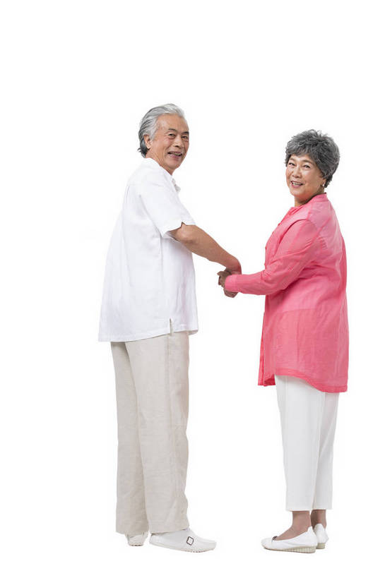东方人,成年人,老年人,头发,两个人,家庭,夫妻,丈夫,妻子,握手,微笑,竖图,彩色,照片,白色背景,爱情,旅游,度假,快乐,幸福,北京,中国,亚洲,游客,图片,夏季,浪漫,年轻,生活,注视,休闲装,黄种人,白色,春季,观察,看,牵手,休闲,游玩,和谐,健康,温暖,温馨,一家人,恩爱,放松,活力,精神,亲密,自信,恋人,摄影,生活方式,观看,靠近,和睦,假期,察看,退休,享乐,愉悦,关爱,关注,亲近,玩乐,周末,东亚,回眸一笑,陪同,乐观,陪伴,无忧无虑,老年男性,老年女性,男人,男性,女人,女性,亚洲人,中国人,夫妇,情侣,步行,搀手,拉手,手搀手,手拉手,手牵手,手握手,全身,影棚拍摄,旅行,爱,欢乐,开心,深情,愉快,伴侣,融洽,伴随,bj174