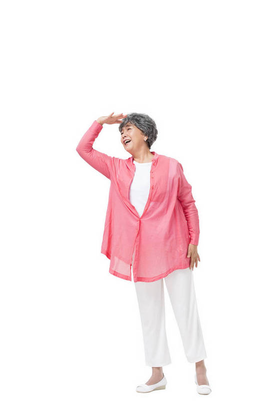 东方人,成年人,老年人,头发,一个人,站,笑,微笑,露齿笑,竖图,彩色,照片,白色背景,仰视,旅游,度假,快乐,幸福,北京,中国,亚洲,欢呼,图片,夏季,年轻,生活,注视,休闲装,黄种人,一个,白色,春季,观察,看,手势,休闲,游玩,健康,放松,活力,精神,自信,遮,遮掩,摄影,生活方式,单个,观看,清爽,假期,察看,退休,掩盖,享乐,轻松,遮挡,愉悦,关注,清新,玩乐,单人,周末,东亚,遮盖,掩饰,乐观,单独,无忧无虑,老年女性,女人,女性,亚洲人,中国人,半身,低角度拍摄,影棚拍摄,旅行,欢乐,开心,愉快,打手势,bj174