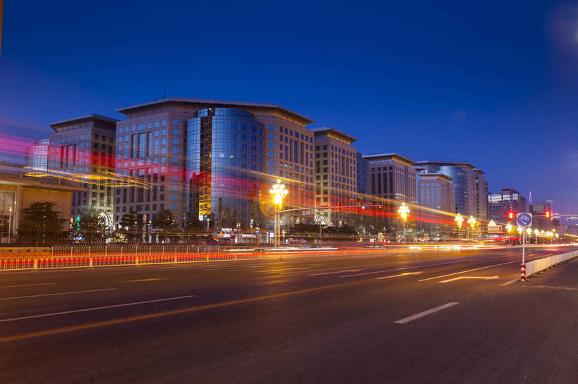 无人,横图,全景,室外,夜晚,仰视,购物,旅游,夜生活,办公楼,美景,标志建筑,道路,建筑,路,霓虹灯,公路,北京,中国,亚洲,繁华,丰富,朦胧,模糊,景点,景观,车流,交通,文化,现代,东方,蓝色,蓝天,天空,自然,天,和谐,远景,路面,旅游胜地,景色,运输,摄影,流动,风光,环境,都市风光,平坦,交通枢纽,自然风光,外景,繁荣,马路,彩图,低角度拍摄,旅行,商业,傍晚,高层建筑,东方广场,东单,bj174