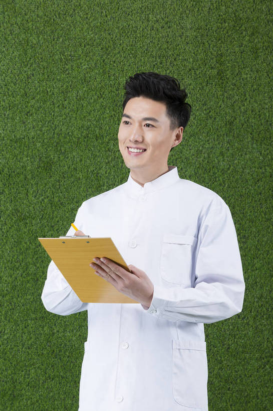 东方人,成年人,一个人,竖图,彩色,工作服,制服,快乐,信心,草地,草坪,北京,中国,亚洲,仅一个男性,仅一个人,绿色背景,图片,注视,黄种人,仅一个年轻男性,绿色,草皮,观察,看,放松,自信,摄影,观看,察看,愉悦,关注,单人,东亚,工作制服,单独,男人,男性,年轻男性,亚洲人,中国人,年轻人,半身,影棚拍摄,工作套服,开心,愉快,bj174