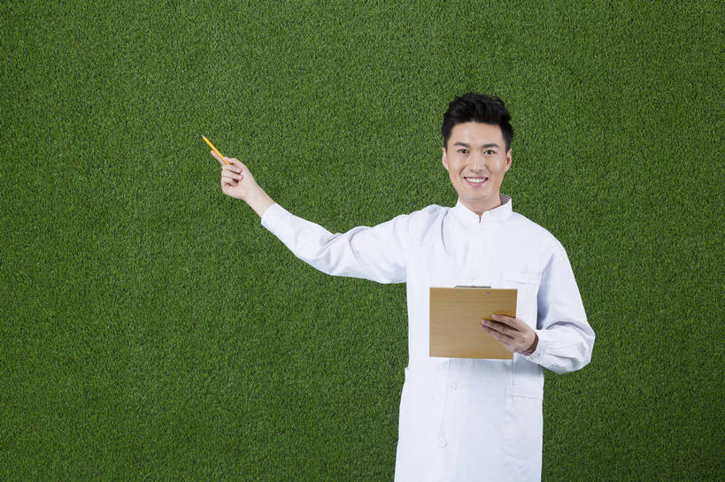 东方人,成年人,一个人,横图,彩色,工作服,制服,快乐,信心,草地,草坪,北京,中国,亚洲,仅一个男性,仅一个人,绿色背景,图片,注视,黄种人,仅一个年轻男性,绿色,草皮,观察,看,放松,自信,摄影,观看,察看,愉悦,关注,单人,东亚,工作制服,单独,男人,男性,年轻男性,亚洲人,中国人,年轻人,半身,影棚拍摄,工作套服,开心,愉快,bj174