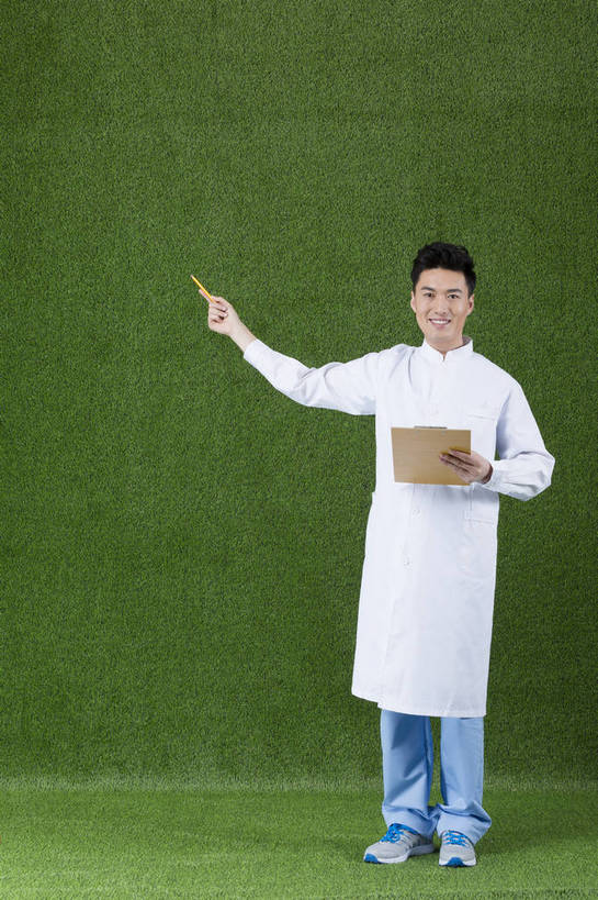 东方人,成年人,一个人,竖图,彩色,工作服,制服,快乐,信心,草地,草坪,北京,中国,亚洲,仅一个男性,仅一个人,绿色背景,图片,注视,黄种人,仅一个年轻男性,绿色,草皮,观察,看,放松,自信,摄影,观看,察看,愉悦,关注,单人,东亚,工作制服,单独,男人,男性,年轻男性,亚洲人,中国人,年轻人,全身,影棚拍摄,工作套服,开心,愉快,bj174