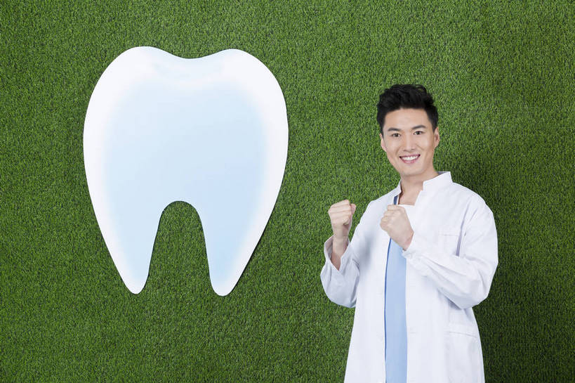 东方人,成年人,一个人,横图,彩色,工作服,制服,快乐,信心,草地,草坪,北京,中国,亚洲,仅一个男性,仅一个人,绿色背景,图片,注视,黄种人,仅一个年轻男性,绿色,草皮,观察,看,放松,自信,摄影,观看,察看,愉悦,关注,单人,东亚,工作制服,单独,男人,男性,年轻男性,亚洲人,中国人,年轻人,半身,影棚拍摄,工作套服,开心,愉快,bj174