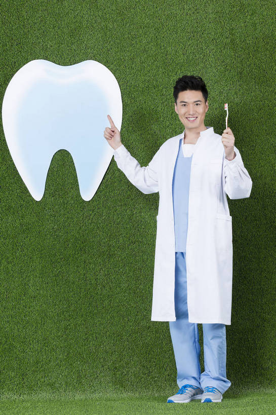 东方人,成年人,一个人,竖图,彩色,工作服,制服,快乐,信心,草地,草坪,北京,中国,亚洲,仅一个男性,仅一个人,绿色背景,图片,注视,黄种人,仅一个年轻男性,绿色,草皮,观察,看,放松,自信,摄影,观看,察看,愉悦,关注,单人,东亚,工作制服,单独,男人,男性,年轻男性,亚洲人,中国人,年轻人,全身,影棚拍摄,工作套服,开心,愉快,bj174