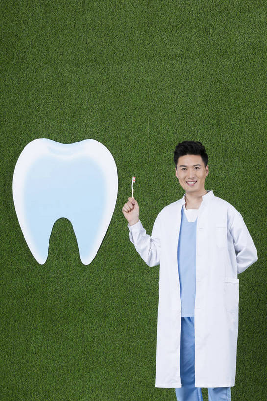 东方人,成年人,一个人,竖图,彩色,工作服,制服,快乐,信心,草地,草坪,北京,中国,亚洲,仅一个男性,仅一个人,绿色背景,图片,注视,黄种人,仅一个年轻男性,绿色,草皮,观察,看,放松,自信,摄影,观看,察看,愉悦,关注,单人,东亚,工作制服,单独,男人,男性,年轻男性,亚洲人,中国人,年轻人,半身,影棚拍摄,工作套服,开心,愉快,bj174