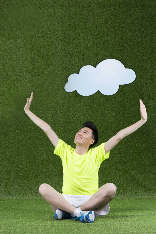 东方人,成年人,一个人,竖图,彩色,快乐,信心,草地,草坪,北京,中国,亚洲,仅一个男性,仅一个人,绿色背景,短裤,图片,黄种人,干净,仅一个年轻男性,绿色,草皮,休息,休闲,健康,放松,活力,自信,养生,摄影,清爽,愉悦,清新,单人,东亚,单独,气息,男人,男性,年轻男性,亚洲人,中国人,年轻人,盘着腿坐,全身,影棚拍摄,开心,愉快,运动装,bj174