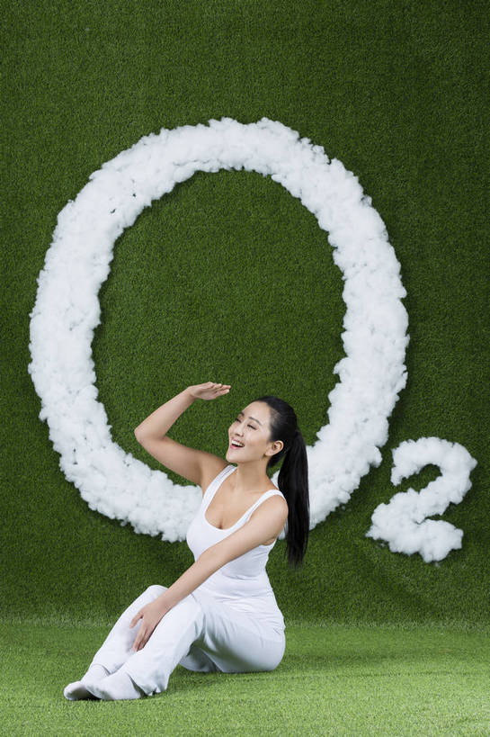 东方人,成年人,一个人,坐,竖图,彩色,美容,快乐,信心,草地,草坪,北京,中国,亚洲,眺望,绿色背景,服装,图片,注视,休闲装,黄种人,干净,一个,衣服,绿色,草皮,观察,看,手势,休息,休闲,健康,休闲服,放松,活力,美女,自信,搭,遮,遮掩,养生,摄影,服饰,单个,观看,清爽,生态,察看,掩盖,遮挡,愉悦,搭着,关注,清新,单人,东亚,遮盖,掩饰,单独,女人,女性,亚洲人,中国人,年轻人,全身,影棚拍摄,开心,愉快,打手势,运动装,bj174