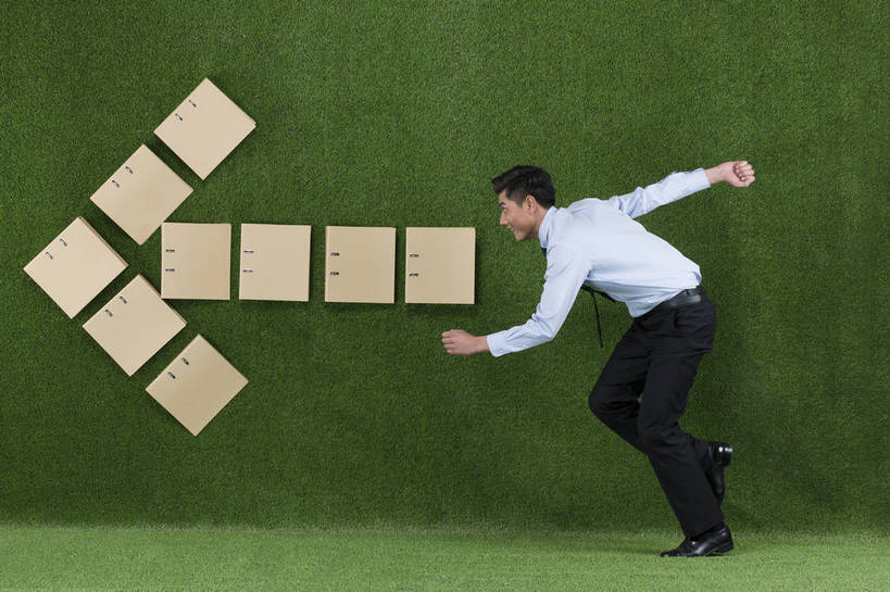 东方人,成年人,一个人,商务人士,起跑线,跑,微笑,横图,彩色,照片,衬衫,商务,快乐,热情,信心,竞争,赛跑,草地,草坪,拼图,北京,中国,亚洲,仅一个男性,仅一个人,起跑,绿色背景,正装,符号,图片,领带,文件夹,职业装,黄种人,方向,箭头,仅一个年轻男性,绿色,自然,草皮,职业,动力,活力,自信,创意,摄影,道具,合同,环境,生态,姿态,成就,文档,努力,目标,选择,田径运动,梦想,单人,东亚,环境保护,乐观,活页夹,单独,开端,竞赛,男人,男性,年轻男性,亚洲人,中国人,年轻人,白领,全身,影棚拍摄,办公室职员,就业,bj174