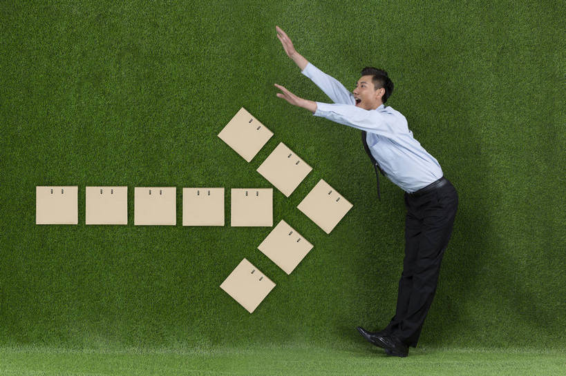 东方人,成年人,一个人,商务人士,横图,彩色,照片,衬衫,商务,快乐,信心,草地,草坪,拼图,北京,中国,亚洲,仅一个男性,仅一个人,绿色背景,正装,符号,图片,领带,文件夹,职业装,黄种人,方向,飞,箭头,仅一个年轻男性,绿色,自然,草皮,职业,健康,放松,活力,力量,自信,创意,摄影,道具,合同,环境,生态,姿态,愉悦,文档,冲击,目标,高举双臂,单人,东亚,环境保护,乐观,活页夹,单独,男人,男性,年轻男性,亚洲人,中国人,年轻人,白领,全身,影棚拍摄,开心,愉快,冲撞,办公室职员,就业,bj174