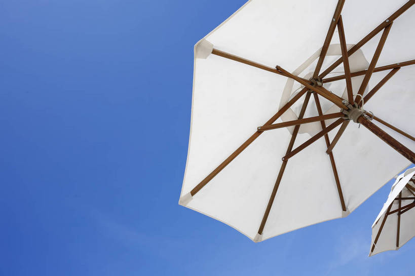 无人,横图,彩色,室外,白天,旅游,度假,日光,泰国,亚洲,清澈,伞,遮阳伞,普吉岛,蓝色,白色,白云,风景,蓝天,天空,阳光,自然,享受,休闲,假日,安静,摄影,东南亚,晴天,风光,宁静,舒适,享乐,遮挡,外景,惬意,泰王国,安达曼海,普吉,休闲活动,旅行,巴通海滩,bj174