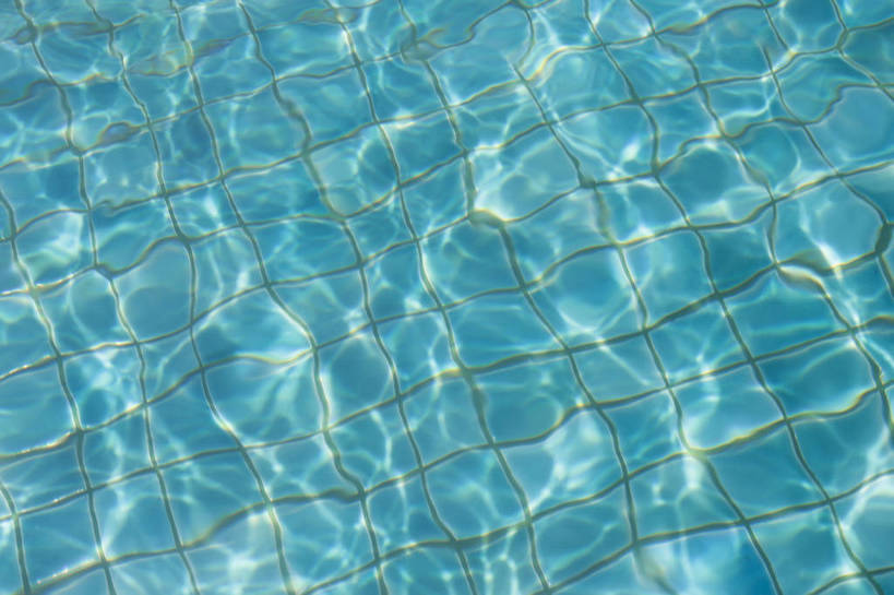 游泳,无人,游泳池,横图,彩色,室外,白天,度假,运动,水,清澈,泳池,蓝色,池水,波光,享受,休闲,假日,健康,乐趣,摄影,清水,舒适,享乐,追求,外景,惬意,休闲活动,健身,bj174