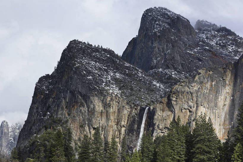 无人,公园,攀登,横图,彩色,室外,白天,旅游,森林,山,山脉,雪,雪山,美国,曲折,弯曲,环绕,地形,积雪,景点,山顶,山谷,云雾,树木,白云,风景,蓝天,天空,自然,景色,摄影,晴天,风光,宁静,北美,北美洲,国家公园,静谧,加利福尼亚,自然风光,约塞米蒂国家公园,美洲,追求,外景,自然现象,梦想,加州,地貌,加利福尼亚州,内华达山脉,优胜美地国家公园,金州,黄金州,北亚美利加洲,亚美利加洲,美国尤塞米提国家公园,优山美地,约瑟米提国家公园,旅行,美利坚合众国,林区,bj174