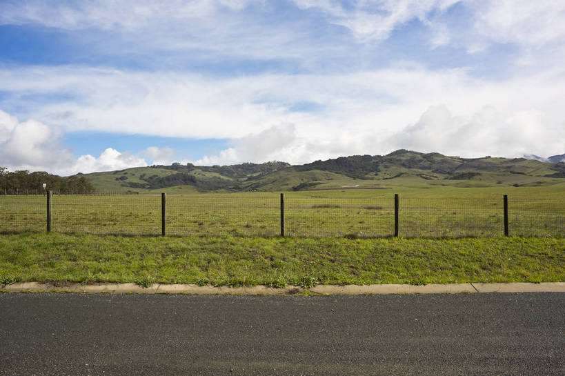 无人,横图,彩色,室外,白天,旅游,度假,草地,草原,草坪,名胜古迹,植物,标志建筑,地标,建筑,美国,遗迹,景点,围栏,辽阔,草场,古迹,文物,娱乐,建设,古建筑,草,绿色,白云,风景,蓝天,天空,享受,休闲,旅游胜地,放松,摄影,晴天,一望无际,北美,北美洲,远山,加利福尼亚,美洲,外景,古文明,加州,加利福尼亚州,金州,黄金州,北亚美利加洲,亚美利加洲,赫斯特城堡,圣西蒙,旅行,美利坚合众国,bj174