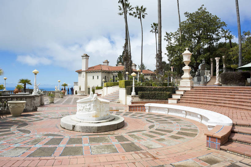 无人,横图,彩色,室外,白天,旅游,度假,名胜古迹,标志建筑,地标,建筑,雕塑,美国,遗迹,雕刻,雕像,城堡,景点,古典,古迹,历史,文化,文物,娱乐,建设,古建筑,住宅,白云,风景,蓝天,天空,享受,休闲,旅游胜地,放松,摄影,晴天,工艺,华丽,北美,北美洲,富有,加利福尼亚,华贵,美洲,经典,外景,古文明,加州,加利福尼亚州,金州,黄金州,北亚美利加洲,亚美利加洲,赫斯特城堡,圣西蒙,旅行,美利坚合众国,bj174