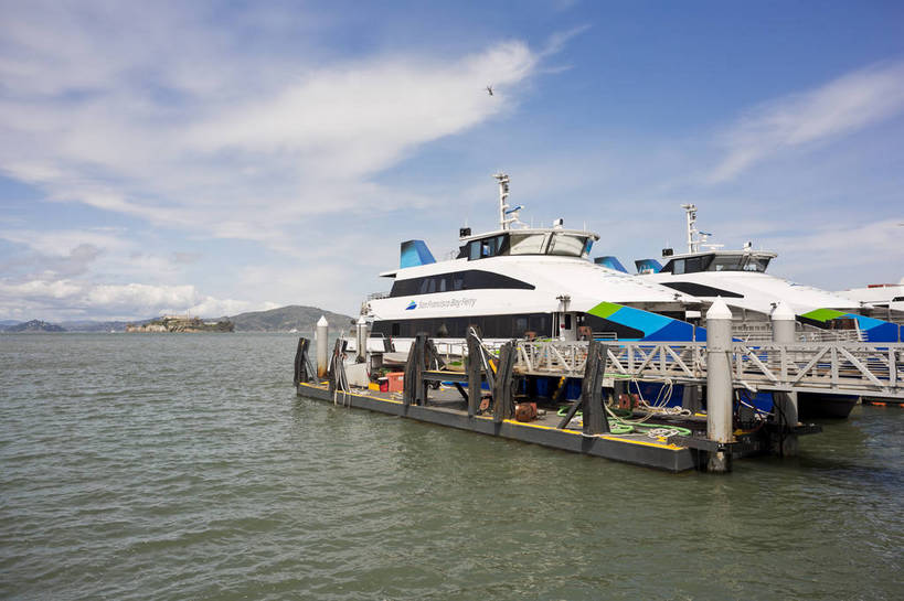 码头,横图,彩色,室外,白天,旅游,度假,海洋,名胜古迹,城市风光,标志建筑,地标,建筑,轮船,船,美国,遗迹,海岸,游艇,岸,古迹,文物,娱乐,建设,古建筑,白云,风景,蓝天,天空,地标建筑,交通工具,享受,休闲,旅游胜地,放松,人文,运输,摄影,经济,晴天,风光,便利,水域,都市风光,外景,参观,观光船,古文明,发展,加州,加利福尼亚州,渔人码头,浩瀚,旧金山湾,大海,海,观光,旅行,bj174