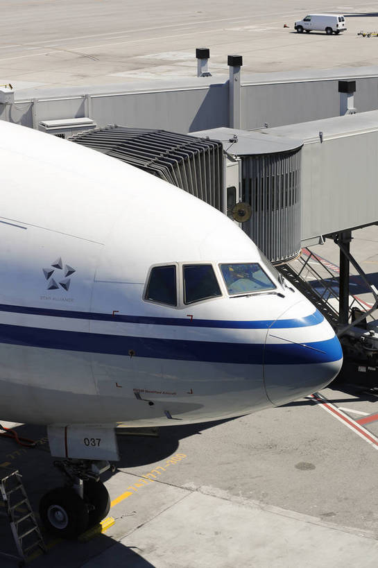 机场,竖图,彩色,室外,白天,旅游,商务,飞机,美国,跑道,交通,航空,现代化,天空,停机坪,运输,摄影,经济,晴天,便利,象征,外景,旧金山,空运,加州,廊桥,加利福尼亚州,快捷,进步,发达,枢纽,旅行,商务旅行,bj174