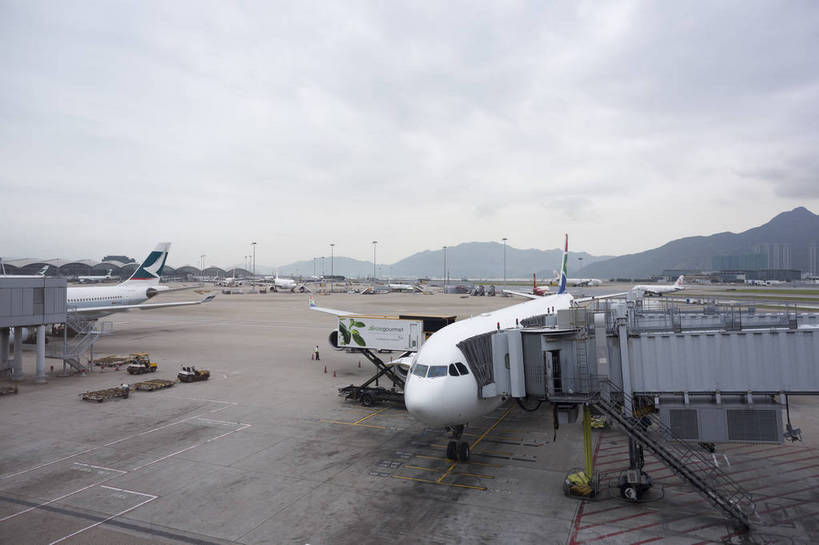 机场,横图,彩色,室外,白天,旅游,商务,飞机,香港,中国,亚洲,跑道,交通,航空,现代化,天空,停机坪,运输,摄影,经济,晴天,便利,象征,外景,空运,廊桥,香港国际机场,快捷,进步,发达,枢纽,旅行,商务旅行,bj174