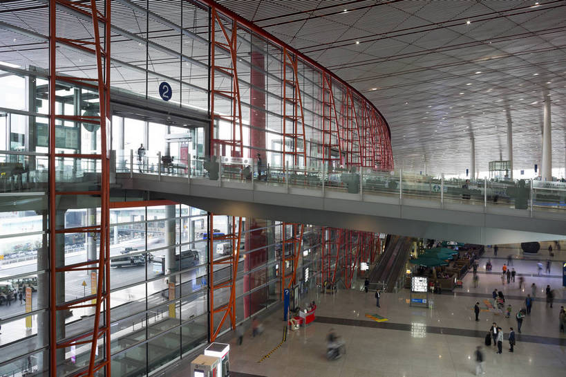 人群,机场,横图,彩色,室内,白天,旅游,度假,名胜古迹,天花板,标志建筑,地标,建筑,玻璃,照明,北京,中国,亚洲,遗迹,反光,窗,地面,交通,首都,内部,古迹,文化,文物,娱乐,建设,古建筑,现代化,人流,享受,休闲,旅游胜地,放松,摄影,经济,崭新,明亮,便利,象征,宽敞,古文明,东亚,中华人民共和国,北京市,京,北平,华北地区,快捷,进步,发达,北京首都国际机场,首都国际机场,首都机场,枢纽,旅行,北京首都国际机场3号航站楼,北京首都国际机场T3航站楼,北京机场,bj174