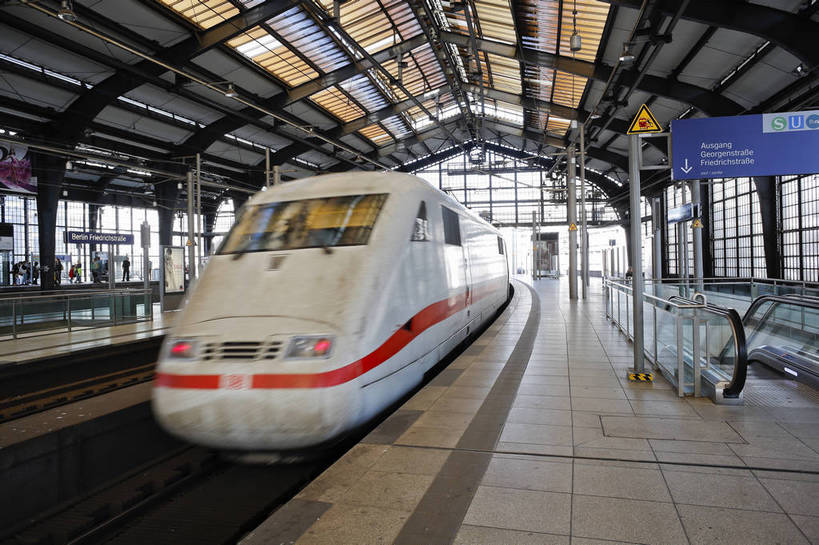 无人,火车站,横图,彩色,室外,白天,旅游,城市风光,城市,德国,欧洲,站台,交通,首都,柏林,风景,休闲,景色,便捷,人文,摄影,风光,风格,外景,发达,枢纽,旅行,bj174