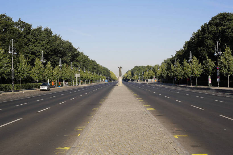 横图,彩色,室外,白天,旅游,度假,名胜古迹,城市风光,标志建筑,城市,道路,地标,建筑,街道,德国,欧洲,一排,遗迹,古迹,文化,文物,娱乐,建设,古建筑,柏林,树木,白云,风景,蓝天,天空,享受,休闲,路面,旅游胜地,放松,摄影,晴天,风光,笔直,都市风光,宽阔,平坦,外景,古文明,菩提树大街,旅行,bj174