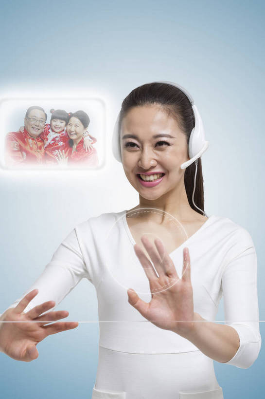 东方人,成年人,一个人,科学家,站,笑,竖图,彩色,室内,时尚,快乐,通讯,自由,幸福,骄傲,信心,显示器,互联网,技术,数码,高科技,科技,北京,中国,亚洲,仅一个年轻女性,指,阴影,蓝色背景,研究,透明,工作,科学,空间,网络,屏幕,图片,触摸屏,高光,几何,计算机图形,年轻,合成,图像,信息技术,指点,黄种人,数码合成,通讯设备,显示屏,现代,白色,耳机,耳麦,职业,健康,手指,放松,幻想,活力,美女,自信,联络,摄影,生活方式,技巧,对话,好奇,电脑合成图,数码合成图,创造力,科学技术,指向,科幻,未来,愉悦,工作装,合成图,影像,努力,问候,手艺,专业,液晶显示器,虚拟,梦想,单人,输出设备,东亚,防尘服,团聚,视频电话,乐观,单独,技能,技艺,交流,年轻女性,女人,女性,亚洲人,中国人,年轻人,技术员,触摸,沟通,接触,通话,半身,欢乐,开心,愉快,妙技,全息图,本领,感知,bj174