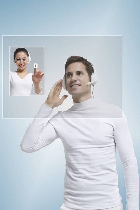 西方人,成年人,中年人,一个人,科学家,站,微笑,竖图,彩色,室内,时尚,快乐,通讯,自由,幸福,骄傲,分享,信心,显示器,互联网,技术,数码,高科技,科技,北京,中国,欧洲人,亚洲,仅一个男性,指,阴影,蓝色背景,研究,透明,工作,科学,空间,网络,屏幕,图片,触摸屏,高光,几何,计算机图形,年轻,合成,图像,信息技术,指点,数码合成,通讯设备,显示屏,现代,白色,职业,健康,手指,放松,幻想,活力,自信,联络,摄影,生活方式,技巧,对话,好奇,电脑合成图,数码合成图,创造力,科学技术,指向,科幻,未来,愉悦,工作装,合成图,影像,努力,手艺,专业,液晶显示器,虚拟,梦想,单人,输出设备,东亚,防尘服,视频电话,乐观,单独,技能,技艺,交流,男人,男性,年轻男性,美国人,年轻人,技术员,触摸,沟通,接触,通话,半身,欢乐,开心,愉快,妙技,全息图,本领,白色人种,感知,bj174