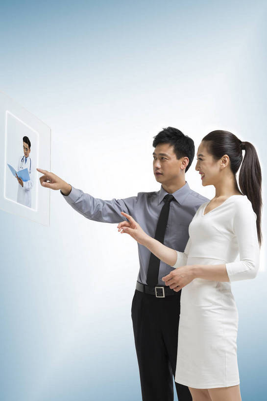 东方人,成年人,两个人,伙伴,科学家,站,微笑,竖图,彩色,室内,时尚,通讯,自由,友谊,幸福,分享,合作,团队,信心,显示器,互联网,技术,数码,高科技,科技,北京,中国,亚洲,指,阴影,蓝色背景,研究,透明,工作,科学,空间,网络,屏幕,图片,触摸屏,高光,几何,计算机图形,年轻,合成,图像,信息技术,指点,黄种人,数码合成,通讯设备,显示屏,现代,职业,健康,手指,放松,幻想,美女,自信,联络,摄影,生活方式,技巧,对话,电脑合成图,数码合成图,创造力,科学技术,指向,科幻,未来,工作装,合成图,影像,努力,手艺,专业,液晶显示器,虚拟,梦想,输出设备,东亚,防尘服,视频电话,乐观,技能,技艺,交流,认真,团结,友情,男人,男性,年轻男性,年轻女性,女人,女性,亚洲人,中国人,年轻人,技术员,触摸,沟通,接触,通话,半身,妙技,全息图,本领,感知,bj174