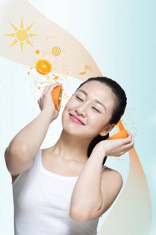 东方人,成年人,脸,头,脸颊,头发,一个人,微笑,竖图,彩色,照片,室内,白天,背景,化妆,美容,时尚,快乐,满意,幸福,纯洁,信心,数码,科技,美景,水果,北京,中国,亚洲,仅一个女性,仅一个人,护肤,阴影,新鲜,网络,背心,图片,线条,景观,食品,光亮,高光,几何,计算机图形,美丽,年轻,听,合成,拿着,黄种人,干净,数码合成,饮食,肩膀,蓝色,白色,黑色,自然,保养,享受,休闲,健康,景色,放松,活力,可爱,美女,童年,童趣,自信,保健,摄影,有机食品,生活方式,青春,清爽,皮肤,光滑,电脑合成图,数码合成图,维生素,精力充沛,享乐,轻松,愉悦,合成图,关爱,清新,维他命,自然风光,改变,单人,童真,东亚,烂漫,无邪,健康食物,纯净,养颜,乐观,细腻,平滑,单独,完美,天真,年轻女性,女人,女性,亚洲人,中国人,年轻人,头部,脸部,脸蛋,面部,橘子,桔子,橙子,闭着眼睛,半身,影棚拍摄,欢乐,开心,愉快,SPA美容,美人,bj174