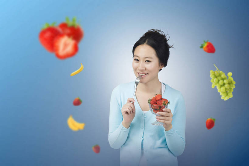 东方人,成年人,头发,一个人,微笑,横图,彩色,室内,背景,化妆,美容,快乐,满意,幸福,信心,数码,科技,美景,水果,北京,中国,亚洲,仅一个女性,仅一个人,护肤,阴影,蓝色背景,新鲜,网络,图片,景观,食品,高光,几何,计算机图形,美丽,年轻,合成,拿着,休闲装,黄种人,数码合成,饮用水,饮食,白色,黑色,自然,盘子,保养,享受,休闲,健康,景色,放松,活力,美女,自信,保健,摄影,有机食品,生活方式,青春,皮肤,电脑合成图,数码合成图,维生素,精力充沛,享乐,轻松,愉悦,合成图,关爱,维他命,自然风光,改变,单人,东亚,健康食物,养颜,乐观,单独,完美,年轻女性,女人,女性,亚洲人,中国人,年轻人,玻璃杯,休闲活动,橘子,桔子,橙子,半身,欢乐,开心,愉快,SPA美容,美人,bj174