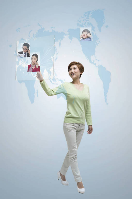 东方人,成年人,一个人,科学家,站,竖图,彩色,室内,时尚,快乐,通讯,幸福,分享,信心,显示器,互联网,技术,数码,高科技,科技,北京,中国,亚洲,仅一个年轻女性,指,阴影,蓝色背景,正装,研究,透明,工作,科学,空间,网络,屏幕,图片,触摸屏,高光,几何,计算机图形,年轻,合成,图像,信息技术,指点,黄种人,数码合成,通讯设备,显示屏,现代,职业,健康,手指,放松,幻想,美女,自信,联络,摄影,生活方式,指引,技巧,对话,电脑合成图,数码合成图,创造力,科学技术,指着,指向,科幻,未来,愉悦,工作装,合成图,影像,手艺,专业,液晶显示器,虚拟,梦想,单人,输出设备,东亚,视频电话,出色,杰出,卓越,乐观,单独,技能,技艺,交流,年轻女性,女人,女性,亚洲人,中国人,年轻人,技术员,触摸,沟通,通话,全身,欢乐,开心,愉快,妙技,全息图,本领,感知,bj174