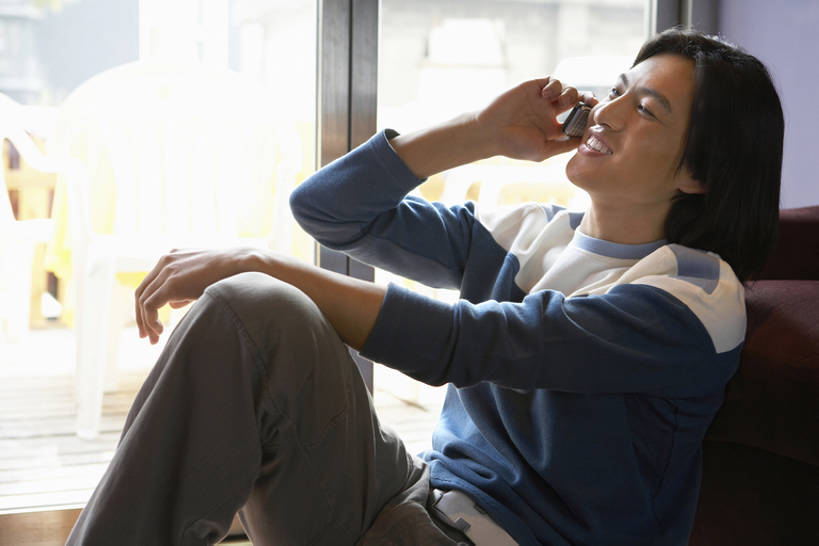 东方人,成年人,一个人,躺,笑,打电话,微笑,露齿笑,横图,室内,白天,侧面,快乐,通讯,幸福,技术,手机,北京,中国,亚洲,仅一个男性,仅一个人,连接,握,房屋,公寓,联系,休闲装,仅一个年轻男性,靠,靠着,休闲,放松,握着,摄影,便利,东亚,无线电技术,卧着,男人,男性,年轻男性,亚洲人,中国人,年轻人,休闲活动,说话,躺着,卧,坐着,彩图,欢乐,bj175