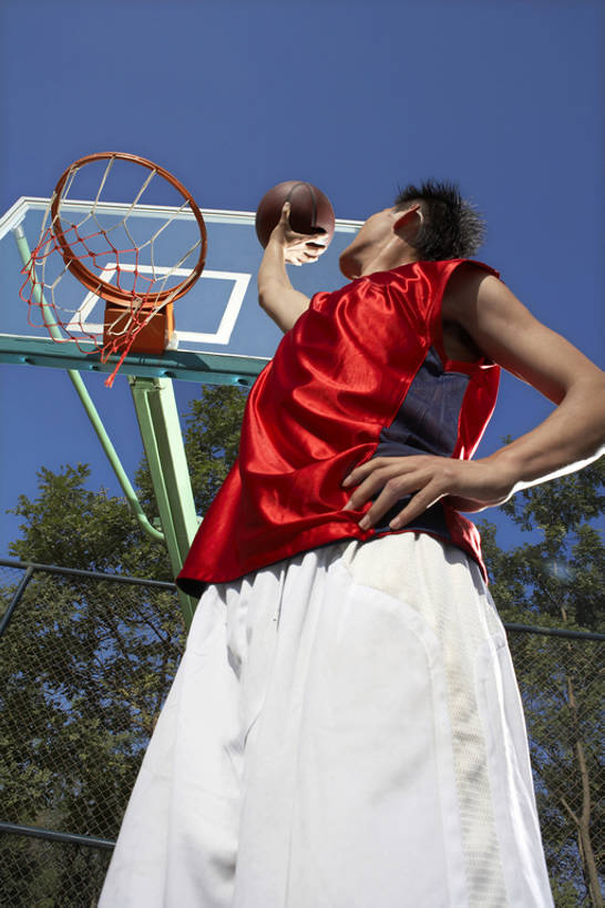 东方人,成年人,肌肉,健壮,一个人,运动员,跳,举,竖图,俯视,航拍,室外,白天,侧面,仰视,运动服,锻炼,游戏,运动,信心,竞争,北京,中国,亚洲,仅一个男性,仅一个人,射门,伸展,握,运动衣,短裤,篮球框,篮球场,球场,训练,投篮,玩,篮球运动员,球,树,仅一个年轻男性,红色,蓝色,蓝天,天空,夏天,托,站着,健康,力量,舒展,握着,摄影,专心,酷,团体运动,敏捷,鸟瞰,运送,体育器械,决心,瞄准,等,反差,挑战,篮球运动,东亚,技能,能力,男人,男性,年轻男性,亚洲人,中国人,年轻人,休闲活动,体育运动员,运动选手,举起,举手,举着,向上举,向上伸,向上托,彩图,低角度拍摄,高角度拍摄,bj175