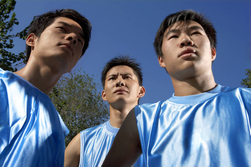 东方人,成年人,脸,头,脸颊,肌肉,健壮,三个人,运动员,横图,室外,白天,正面,运动服,锻炼,游戏,友谊,运动,合作,团队,信心,竞争,北京,中国,亚洲,运动衣,篮球场,球场,训练,玩,篮球运动员,注视,肩膀,球,树,蓝色,蓝天,天空,夏天,观察,看,站着,健康,皱眉,活力,力量,摄影,观看,察看,专心,酷,团体运动,关注,决心,挑战,篮球运动,东亚,陪同,陪伴,能力,认真,男人,男性,年轻男性,亚洲人,中国人,年轻人,头部,脸部,脸蛋,面部,休闲活动,体育运动员,运动选手,半身,彩图,韧性,伴随,bj175