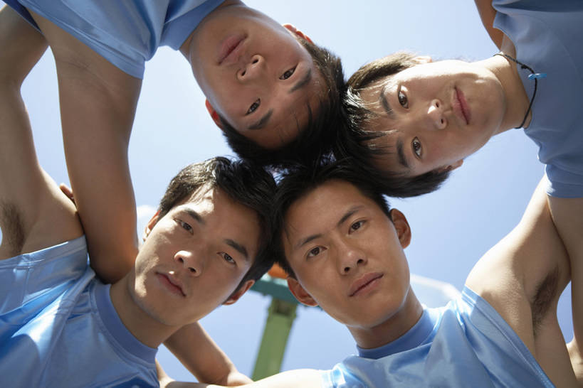 东方人,成年人,脸,头,脸颊,一个人,四个人,站,横图,室外,白天,运动服,游戏,友谊,成功,运动,合作,团队,集体,信心,竞争,北京,亚洲,仅一个男性,仅一个人,连接,瓷器,篮球框,篮球场,球场,竞技运动,篮球运动员,俯身,注视,队伍,肩膀,球,仅一个年轻男性,蓝色,观察,看,健康,搭,摄影,观看,察看,专心,成就,搭着,关注,聚集,决心,合伙,篮球运动,东亚,陪同,队服,陪伴,男人,男性,年轻男性,亚洲人,中国人,年轻人,头部,脸部,脸蛋,面部,休闲活动,彩图,韧性,伴随,bj175